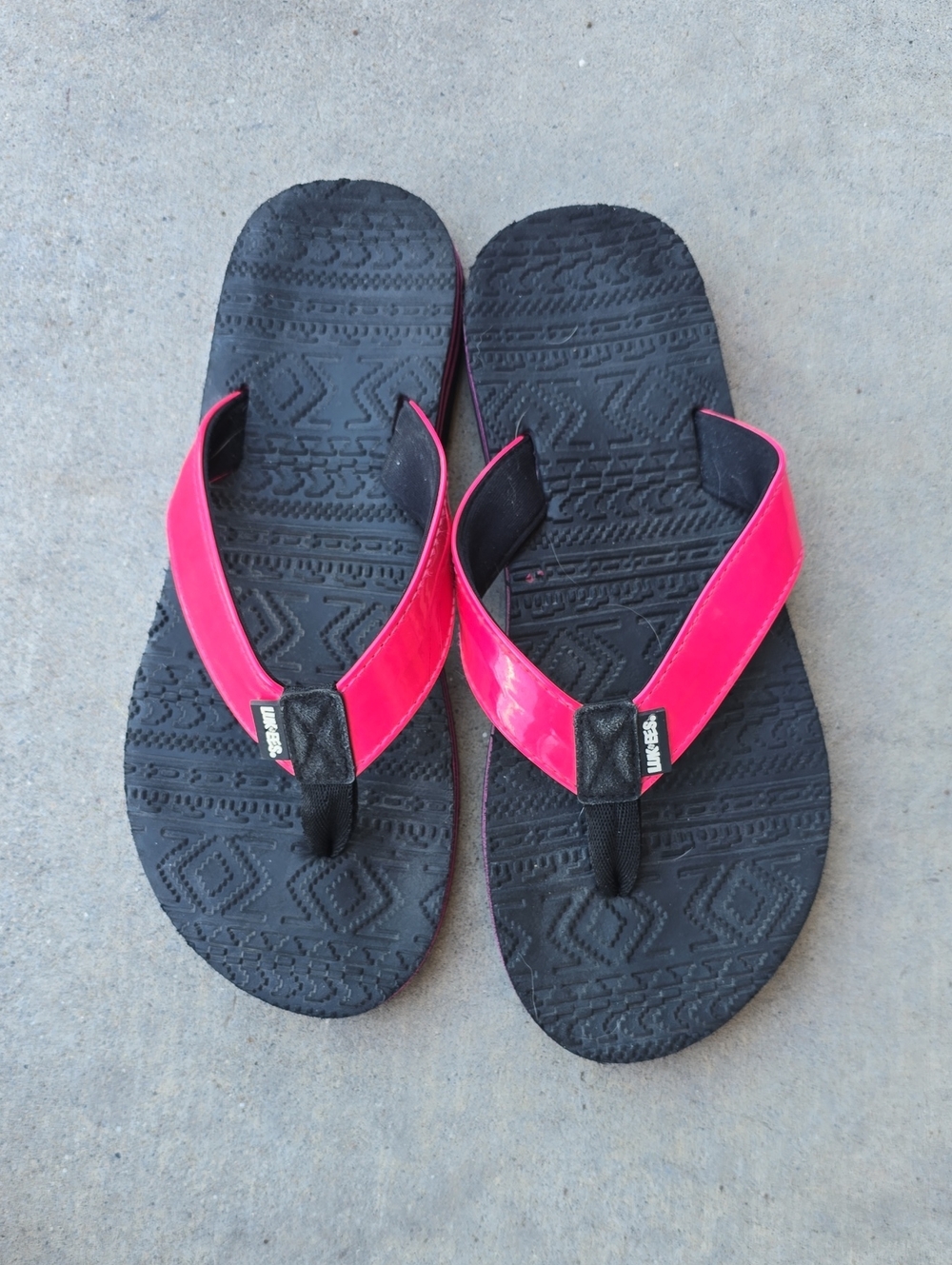 Muk Luks Women's Black Sandals with Bright Pink Straps